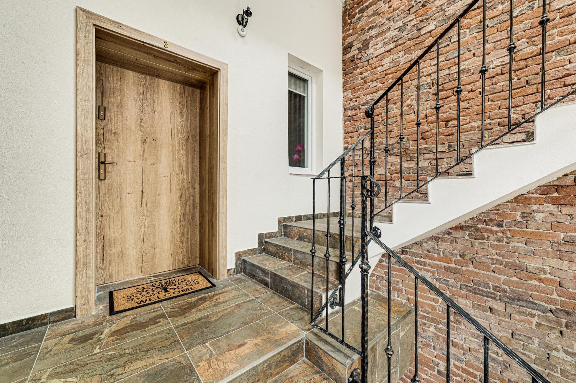 Ari Central Grand Apartments - Luxurious Stay Arad Luaran gambar